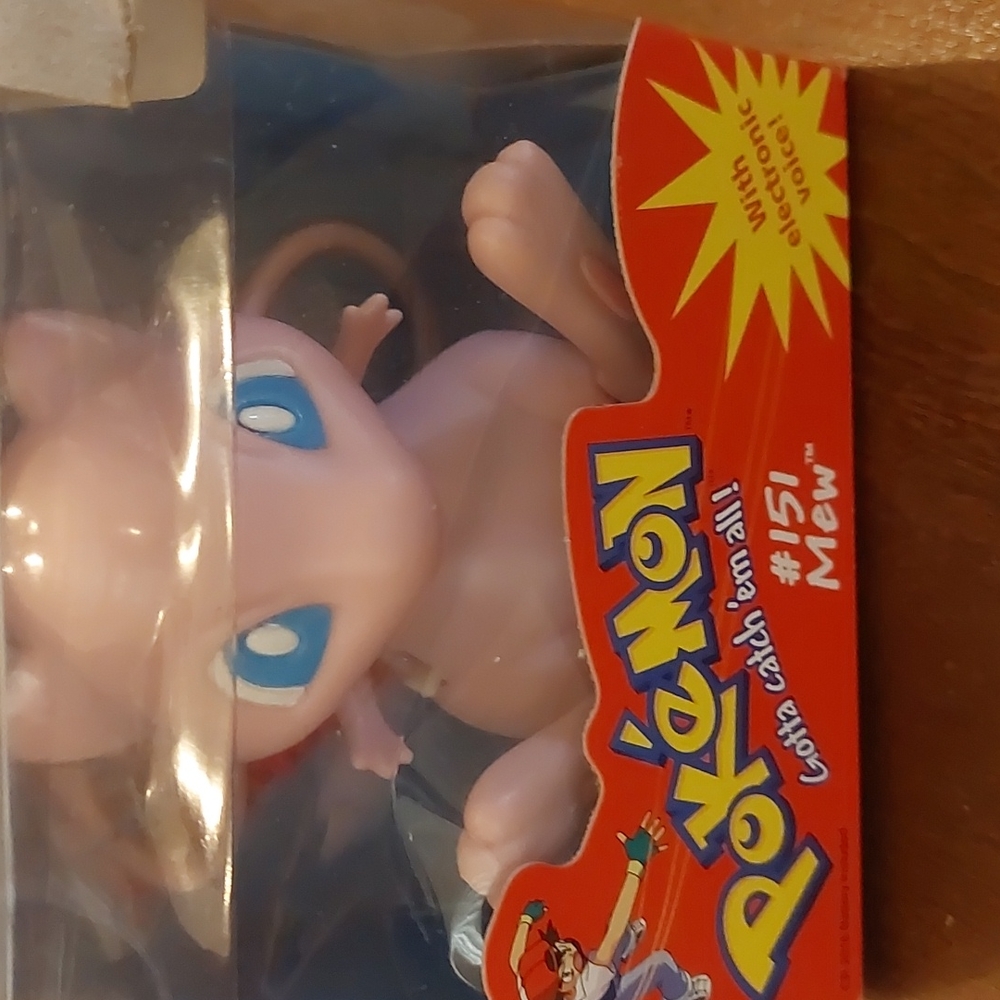 Pokemon #151 Mew - Picture 4 of 4